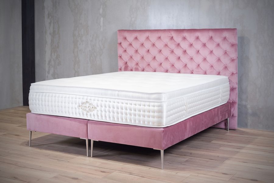 Manželská posteľ Chesterfield